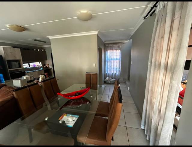 3 BEDROOM TOWNHOUSE TO LET IN MONTANA